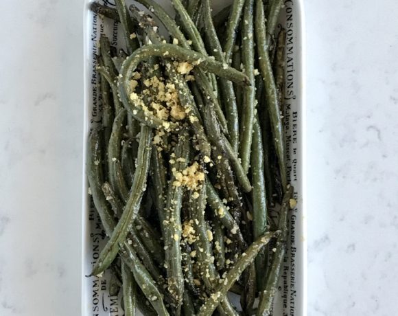 Green beans grilled with black garlic oil